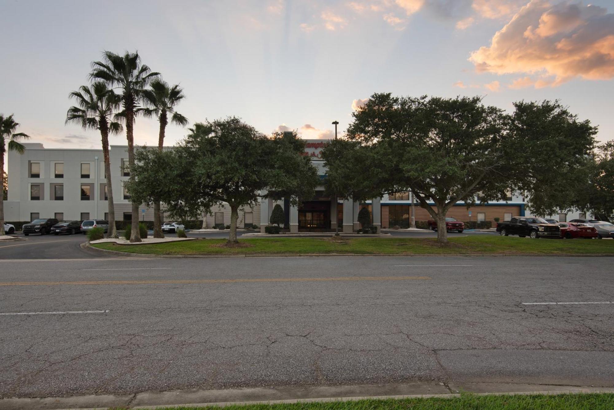 Hampton Inn & Suites Pensacola I-10 N At University Town Plaza Buitenkant foto