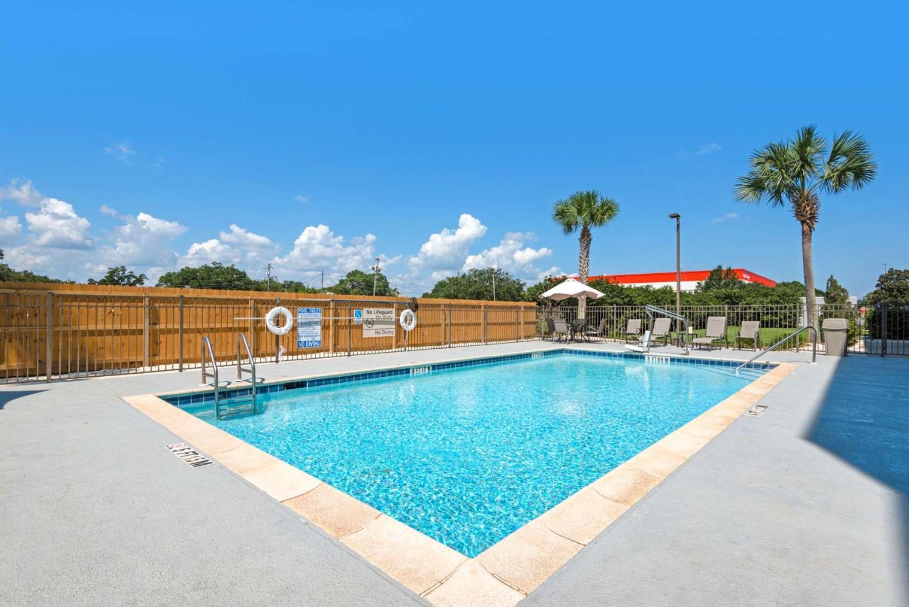 Hampton Inn & Suites Pensacola I-10 N At University Town Plaza Buitenkant foto